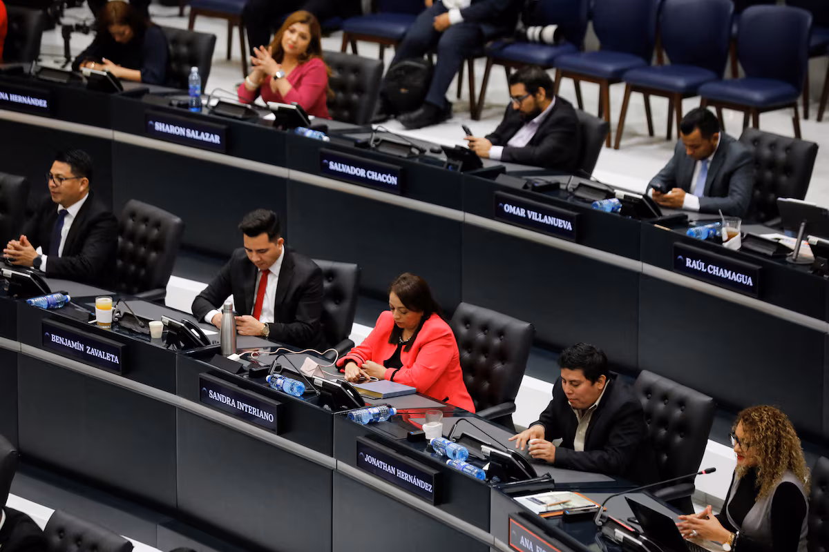 Le Salvador lève la limite des mandats présidentiels, ouvrant la voie à une nouvelle candidature de Bukele