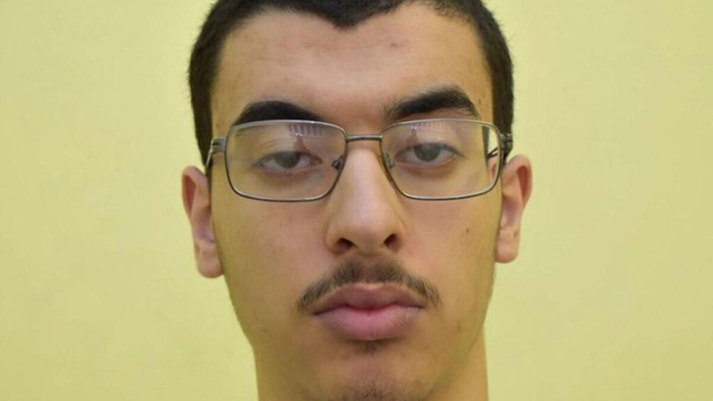 Le frère du kamikaze de Manchester inculpé pour tentative de meurtre sur des gardiens de prison