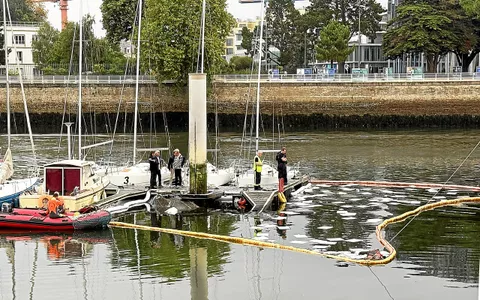Lorient : trois voiliers ravagés par les flammes dans le port de plaisance