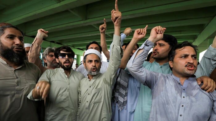Pakistan : plus de 150 arrestations lors de manifestations pour la libération d’Imran Khan