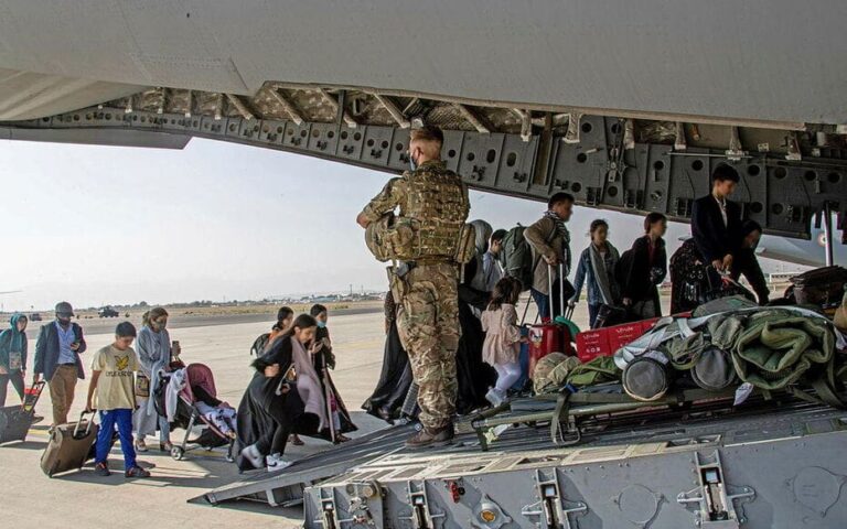 Royaume-Uni : des milliers d’Afghans et de soldats britanniques exposés à une nouvelle fuite de données