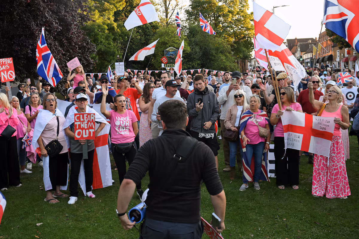 Royaume-Uni : un tribunal ordonne l’expulsion de demandeurs d’asile d’un hôtel ciblé par des manifestations