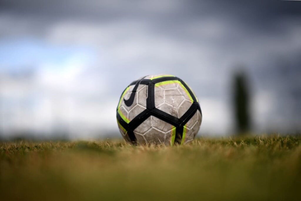 Sarthe : Un joueur s’effondre en plein match, le gardien adverse le réanime @Capture CNEWS