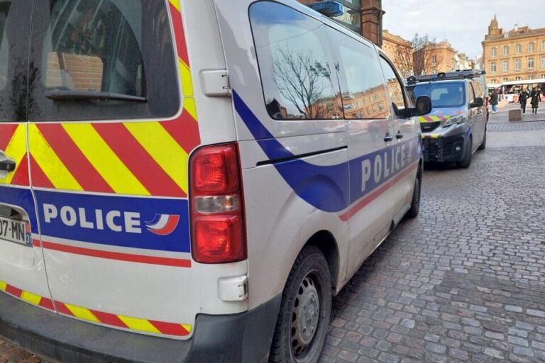 Toulouse : alerte à la bombe place du Capitole, la police évacue terrasses et commerces