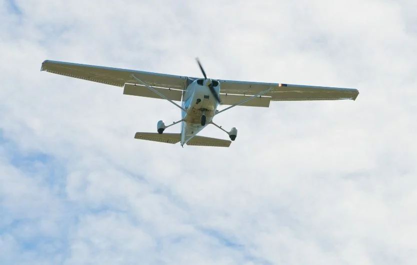 Tragédie à Majorque : un père et son fils périssent dans le crash d’un avion de voltige