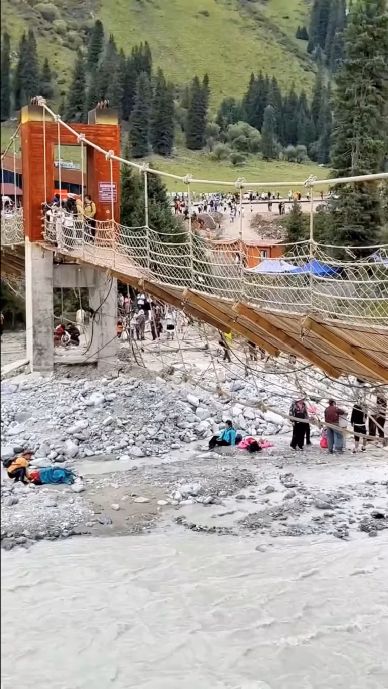 Tragédie dans le Xinjiang : cinq morts après la rupture d’un câble sur un pont suspendu