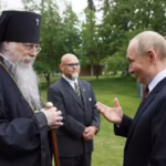 Un archevêque orthodoxe américain critiqué pour sa rencontre avec Vladimir Poutine en Alaska