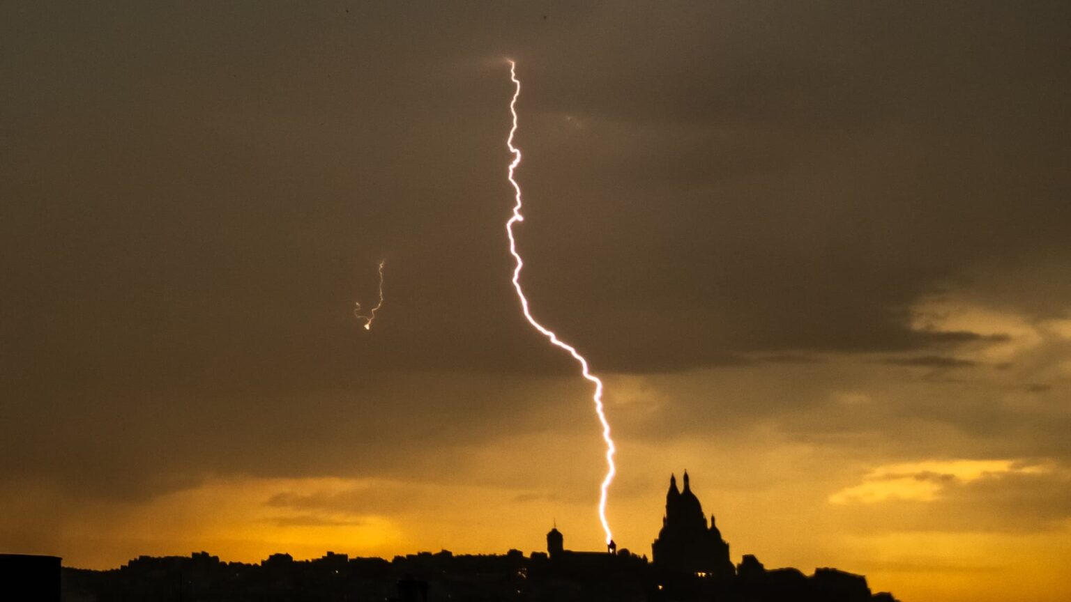 Météo du mardi 26 août : douze départements en alerte jaune aux orages