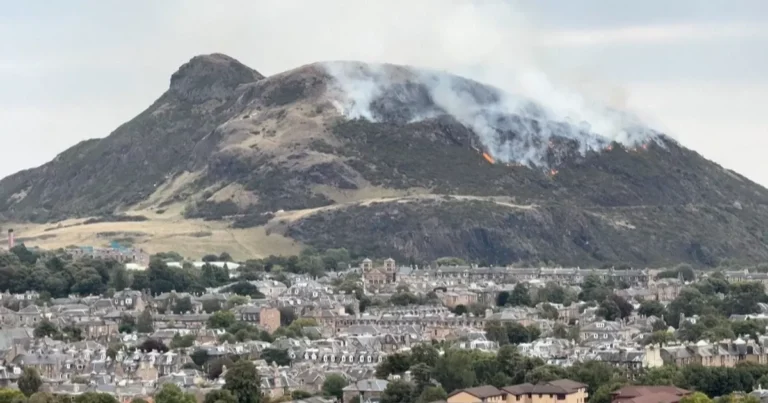 Un incendie ravage Arthur’s Seat, site emblématique d’Édimbourg