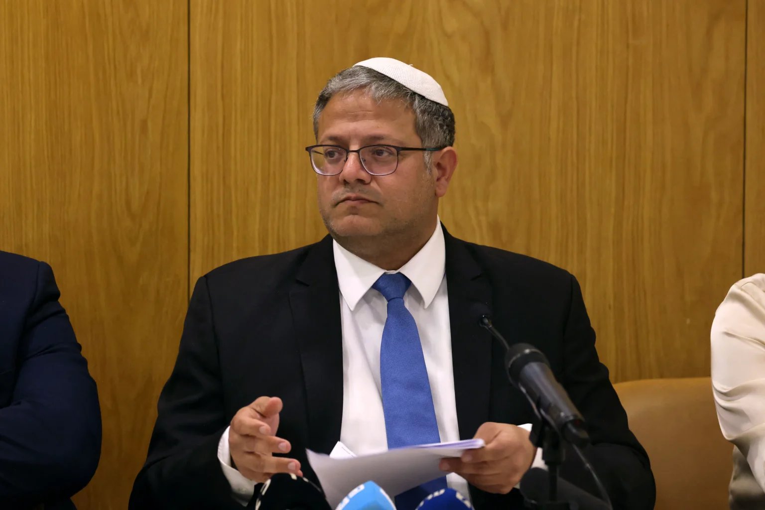 Un ministre israélien d’extrême droite diffuse une vidéo de sa confrontation avec Marwan Barghouti