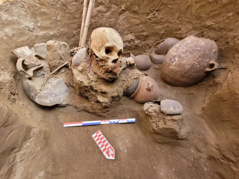 Une momie pré-inca vieille de 1000 ans mise au jour par des ouvriers à Lima