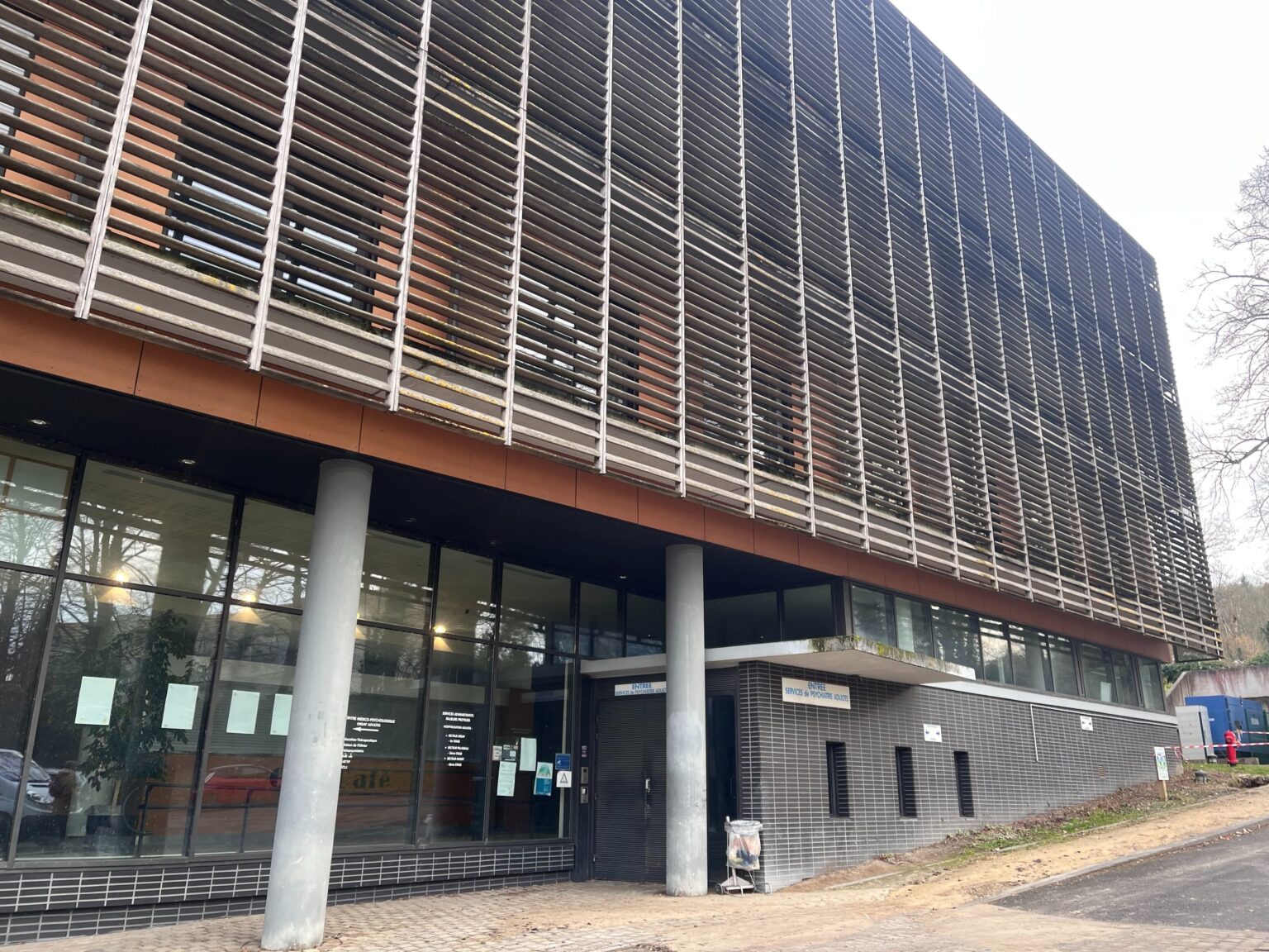 Violente agression dans un hôpital psychiatrique de Bures-sur-Yvette : un patient entre la vie et la mort