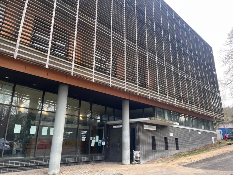 Violente agression dans un hôpital psychiatrique de Bures-sur-Yvette : un patient entre la vie et la mort