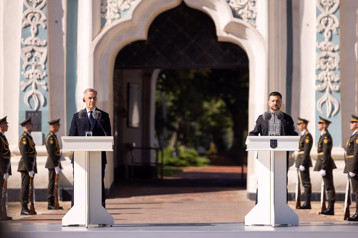 Zelenskiy célèbre l’indépendance de l’Ukraine aux côtés du Premier ministre canadien