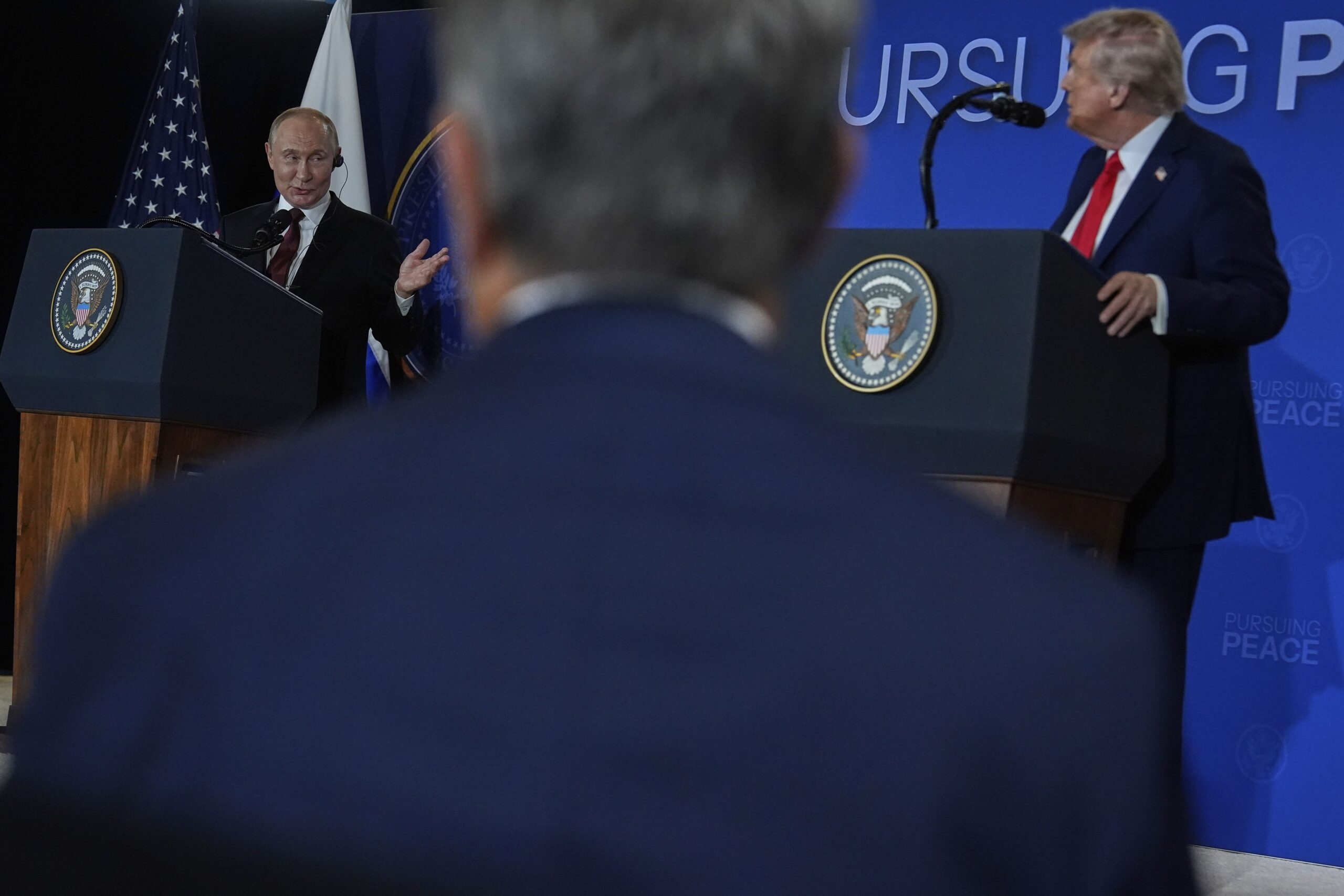 Reportage Photo – Images Fortes De La Conférence De Presse Trump-Poutine En Alaska Ap Photo/Julia Demaree Nikhinson