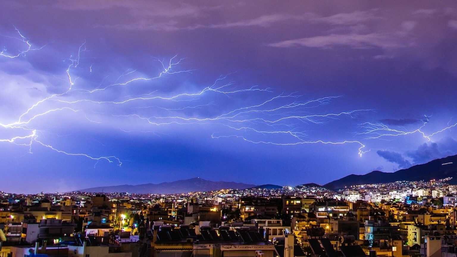 Météo du vendredi 1er août : fraîcheur au nord, orages à l’est et soleil au sud