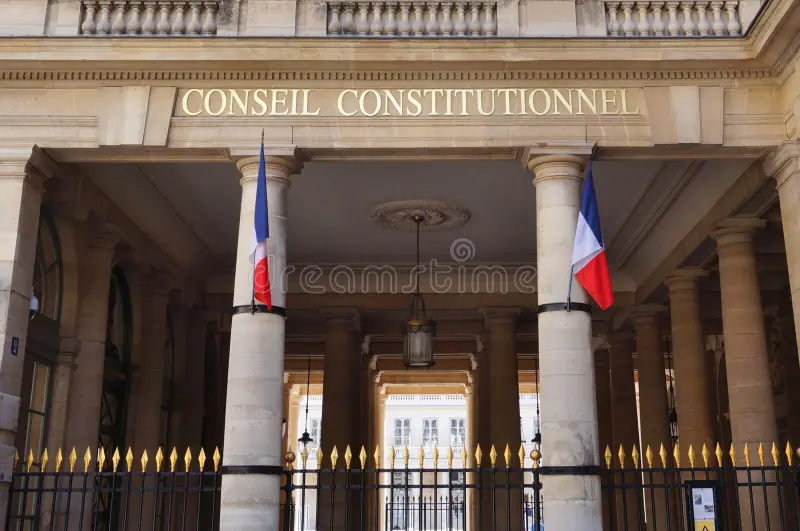 Le Conseil constitutionnel protège les délinquants étrangers en censurant l’allongement de leur rétention