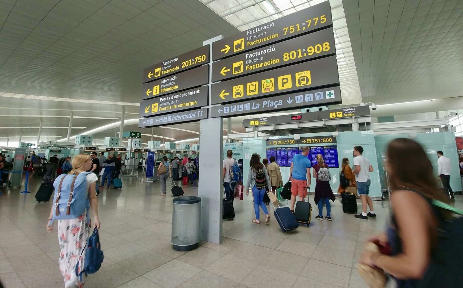 Insolite – Des parents abandonnent leur fils de 10 ans à l’aéroport de Barcelone pour prendre l’avion. Le passeport de leur enfant était périmé…