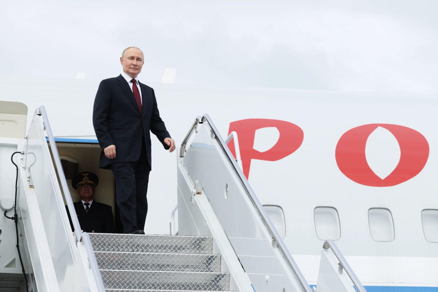 Insolite – Vladimir Poutine : ses déjections naturelles collectées par les services secrets lors de chaque voyage, pour éviter qu’elles ne soient analysées. (AP/Gavriil Grigorov)