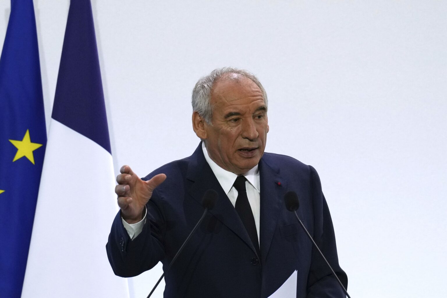 Le naufrage ! 72% des Français opposés au maintien du gouvernement Bayrou. (AP/Aurelien Morissard)