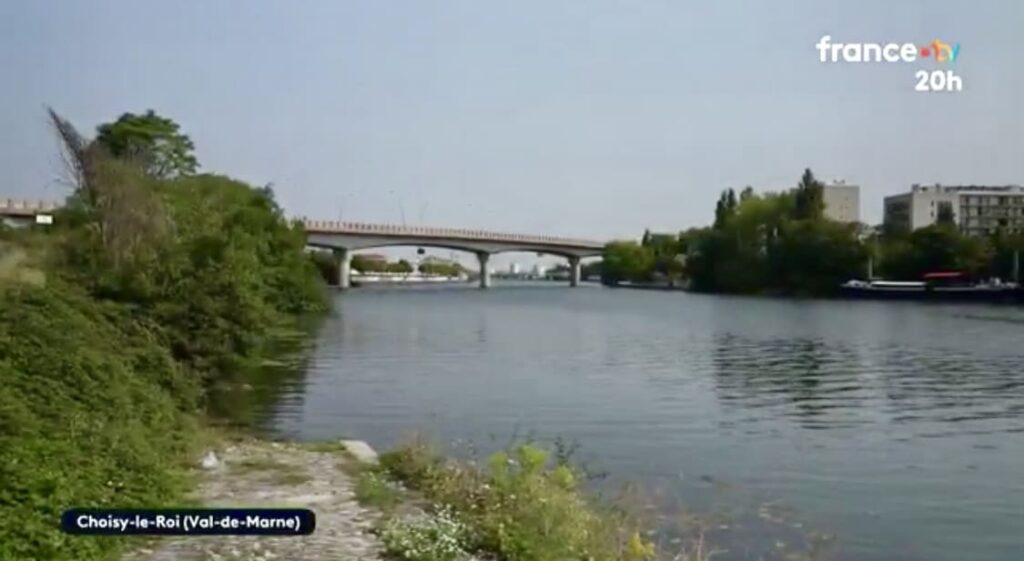 Après la découverte de quatre corps dans la Seine, une cinquième dépouille repêchée. (Capture d’écran France 2)