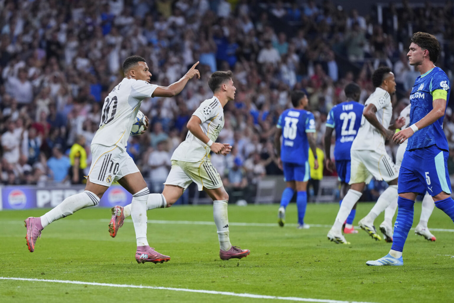 Ligue des Champions : le Real Madrid, réduit à dix, s’impose face à l’OM grâce à un doublé de Mbappé. (Ap/Manu Fernandez)