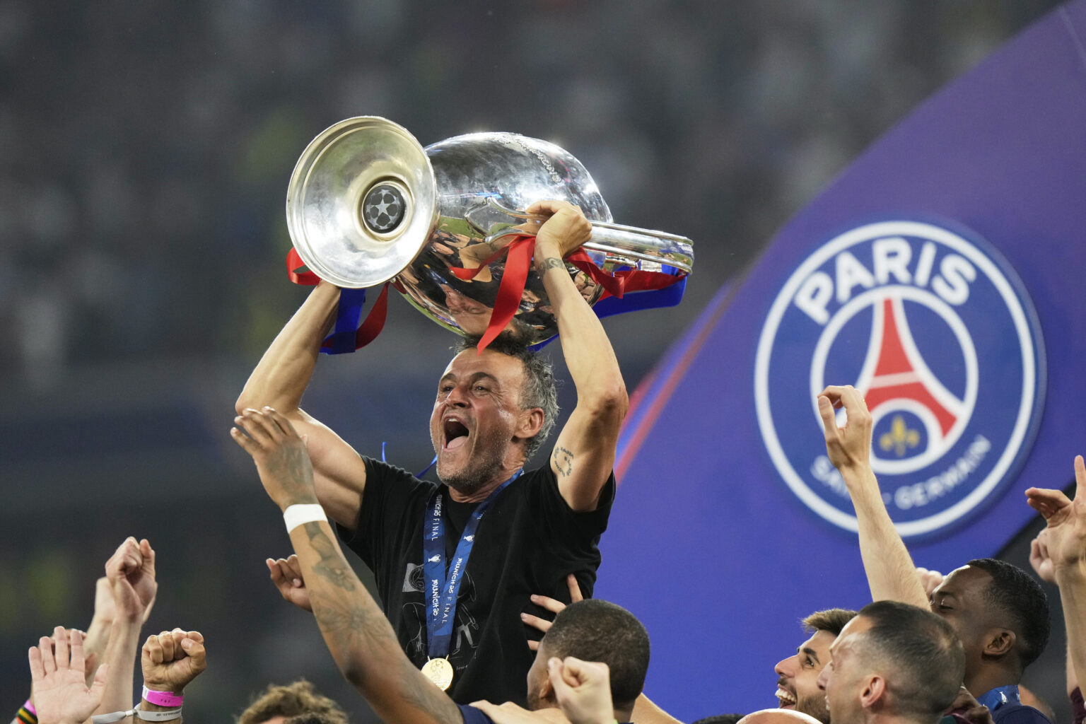 Ballon d'or 2025 : Luis Enrique remporte le trophée Johan Cruyff du meilleur entraîneur (AP/Luca Bruno)