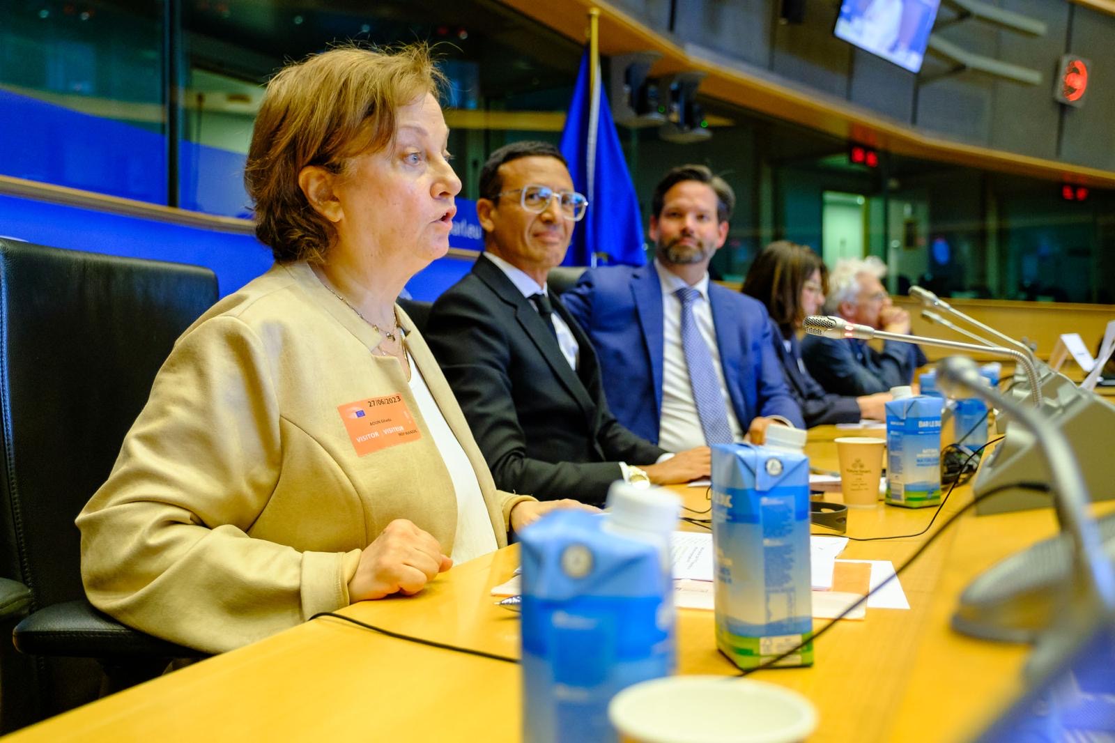 Une Enquête Aux Ramifications Explosives