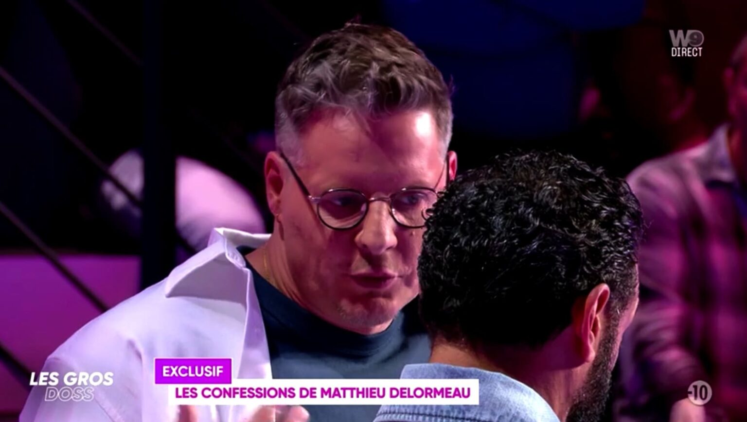 Matthieu Delormeau annule sa venue chez Cyril Hanouna mardi soir puis annonce qu'il viendra mercredi : "C'est compliqué pour lui, et surtout, il y a les réseaux sociaux." (Capture d'écran W9)