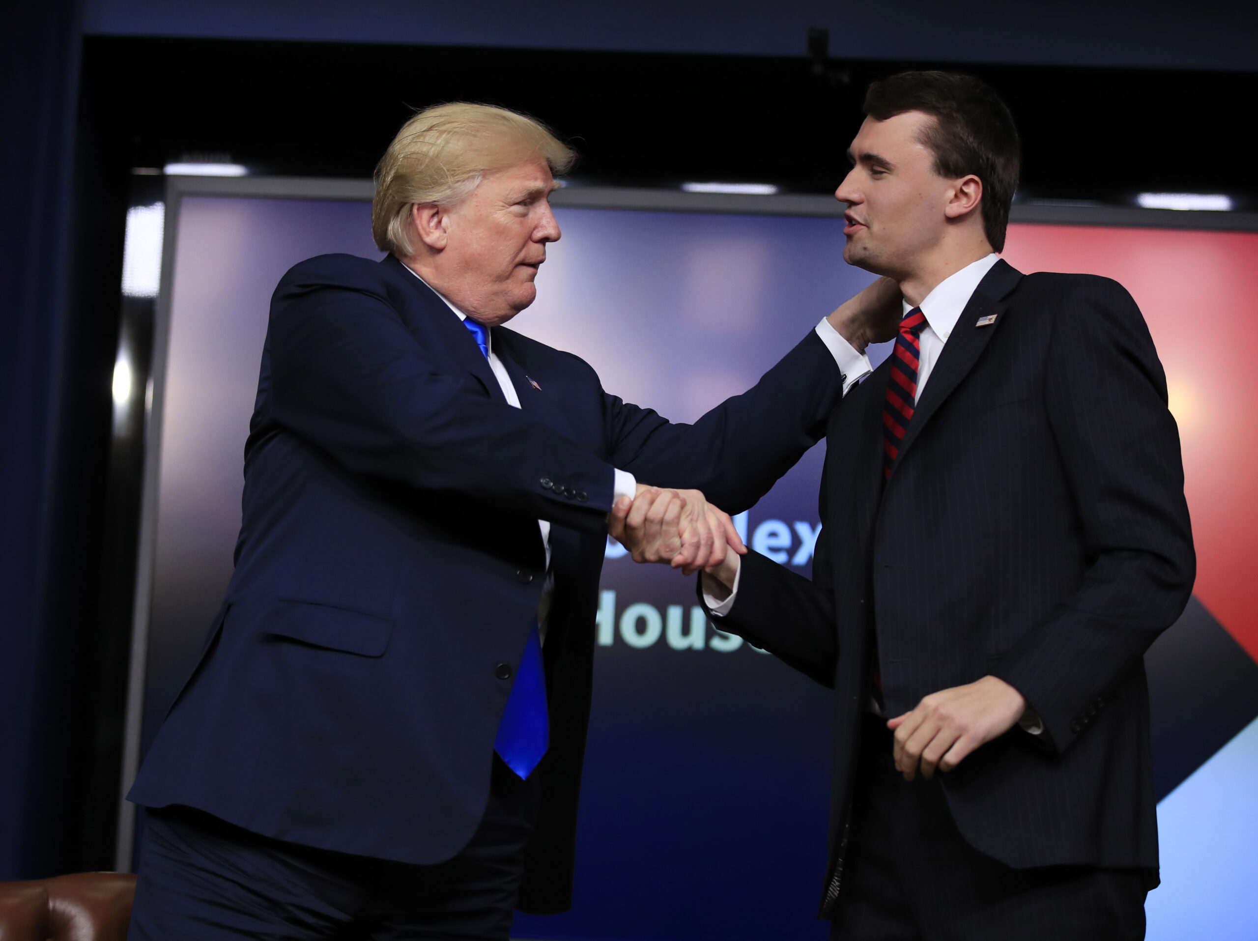 Donald Trump annonce l'arrestation du meurtrier de Charlie Kirk : "Son père l'a livré aux autorités, ils sont allés au poste de police en voiture."