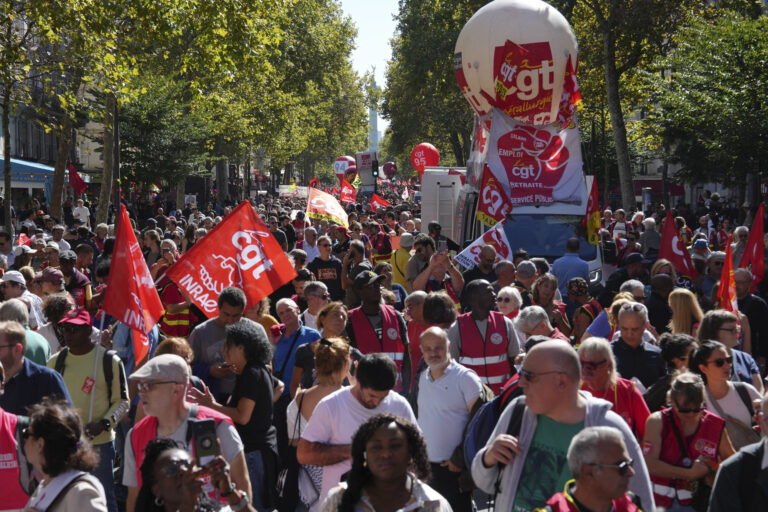 Les syndicats annoncent une nouvelle journée de mobilisation le 2 octobre après leur rencontre avec le Premier ministre Sébastien Lecornu (AP/Aurelien Morissard)