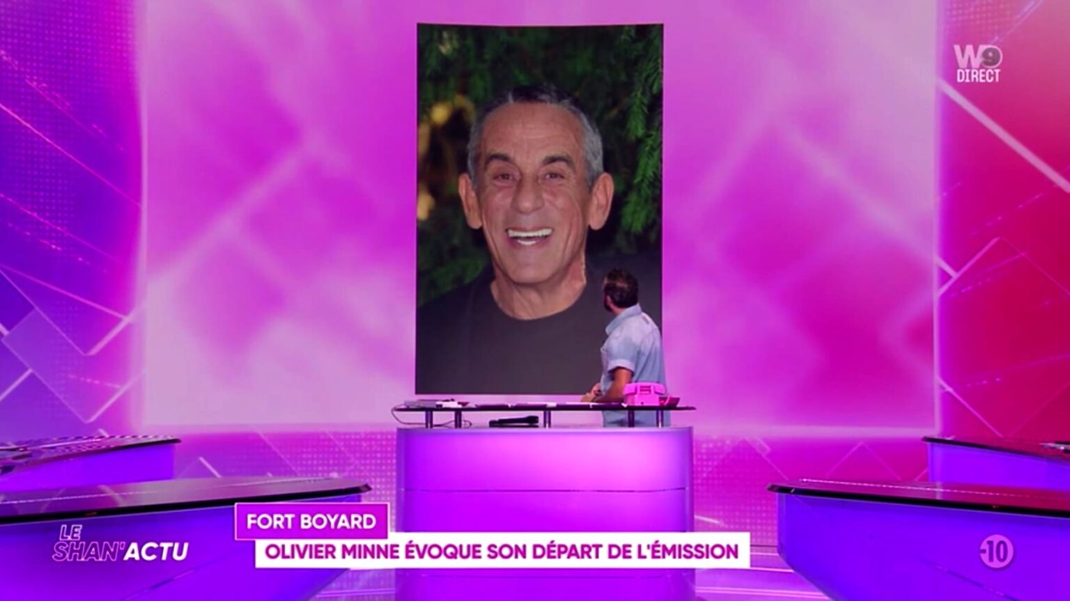 VIDÉO - Cyril Hanouna rend hommage à Thierry Ardisson : "Quand il est parti, ça m'a beaucoup peiné.On s'est pris la tête pour rien." (Capture d'écran W9)