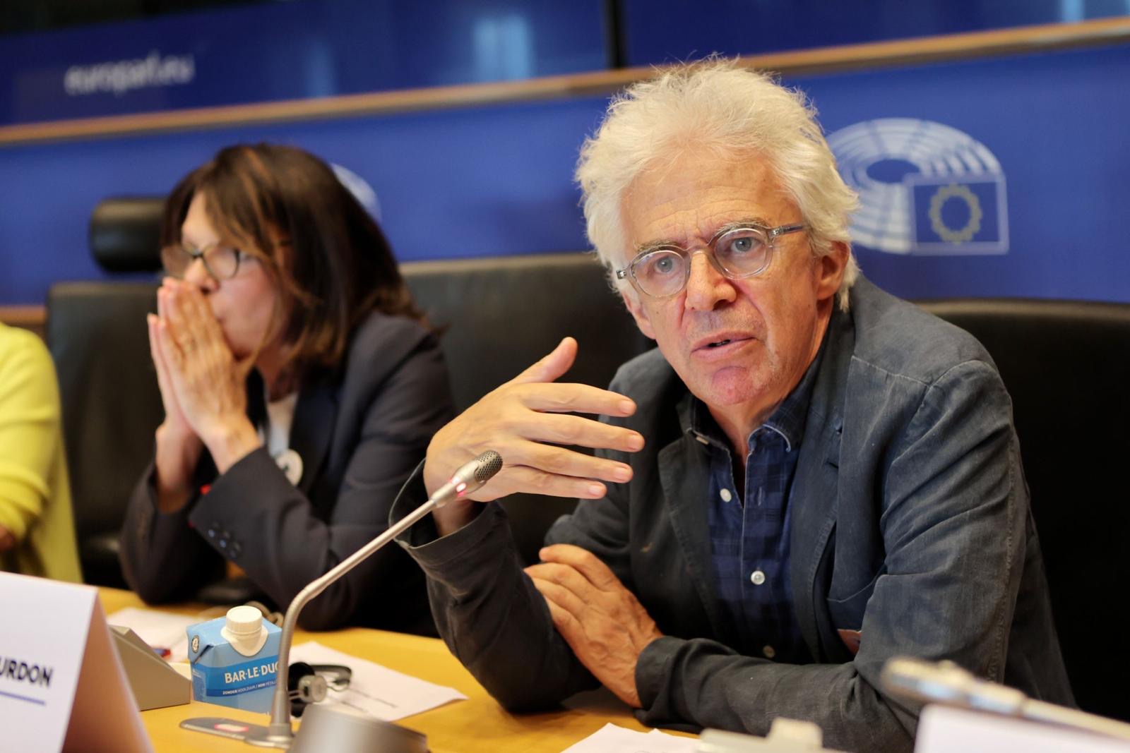 Une Enquête Aux Ramifications Explosives