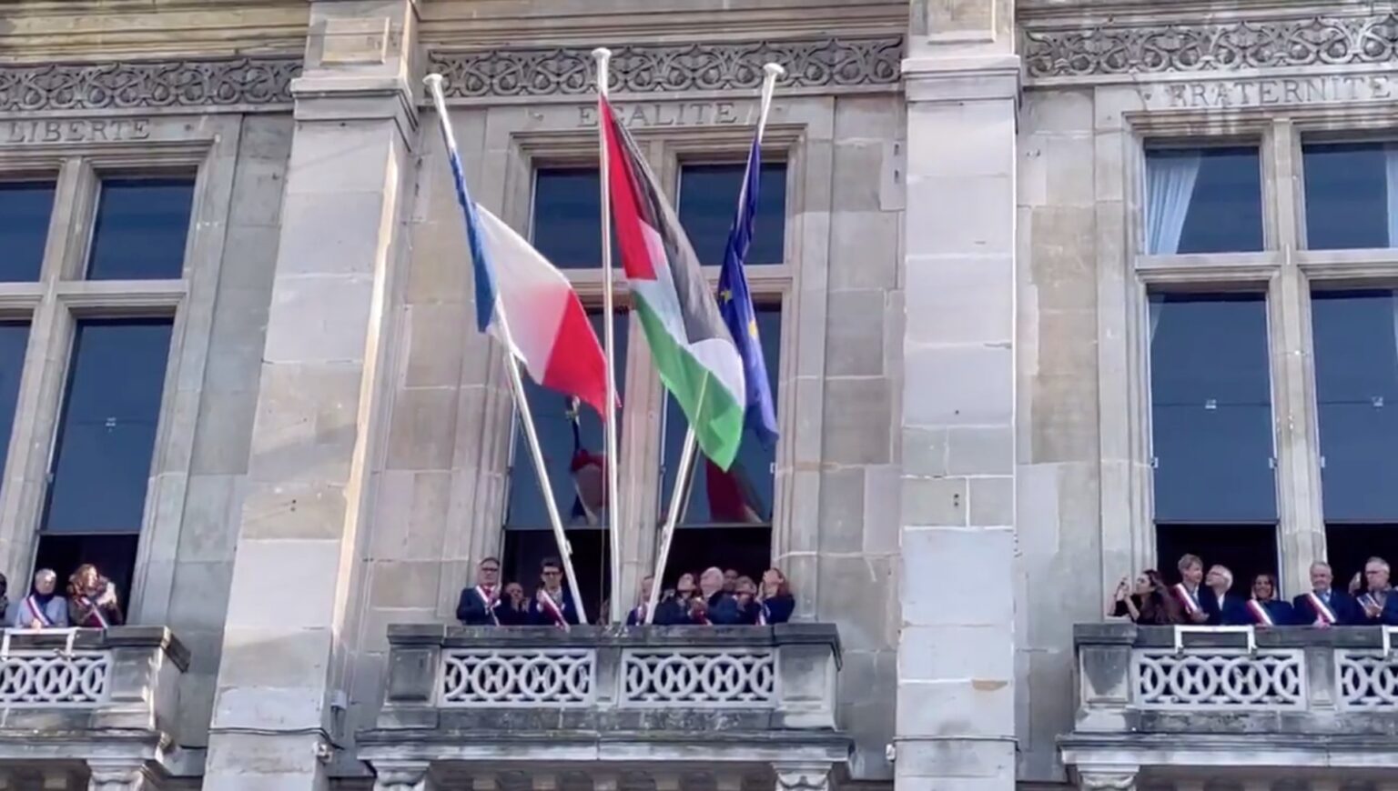 52 communes françaises ont hissé le drapeau palestinien malgré l’interdiction. (DR)