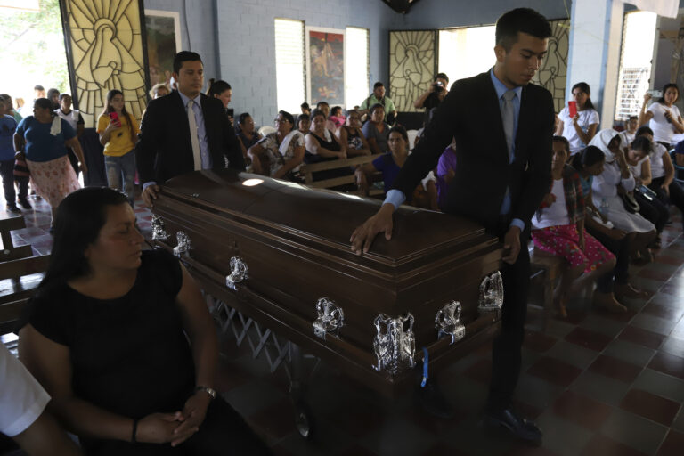 Insolite - Choc en Argentine: un homme est déclaré mort mais débarque vivant à sa propre veillée funèbre