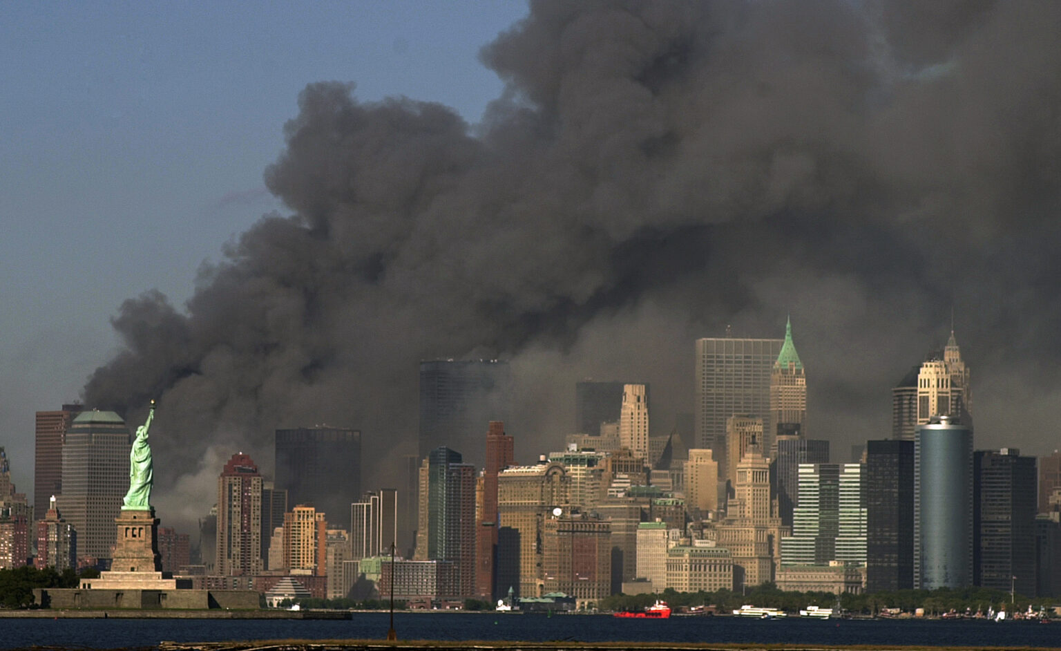 Attentats du 11 septembre 2001 : revivez minute par minute un jour qui a changé le monde. (AP/Daniel Hulshizer)