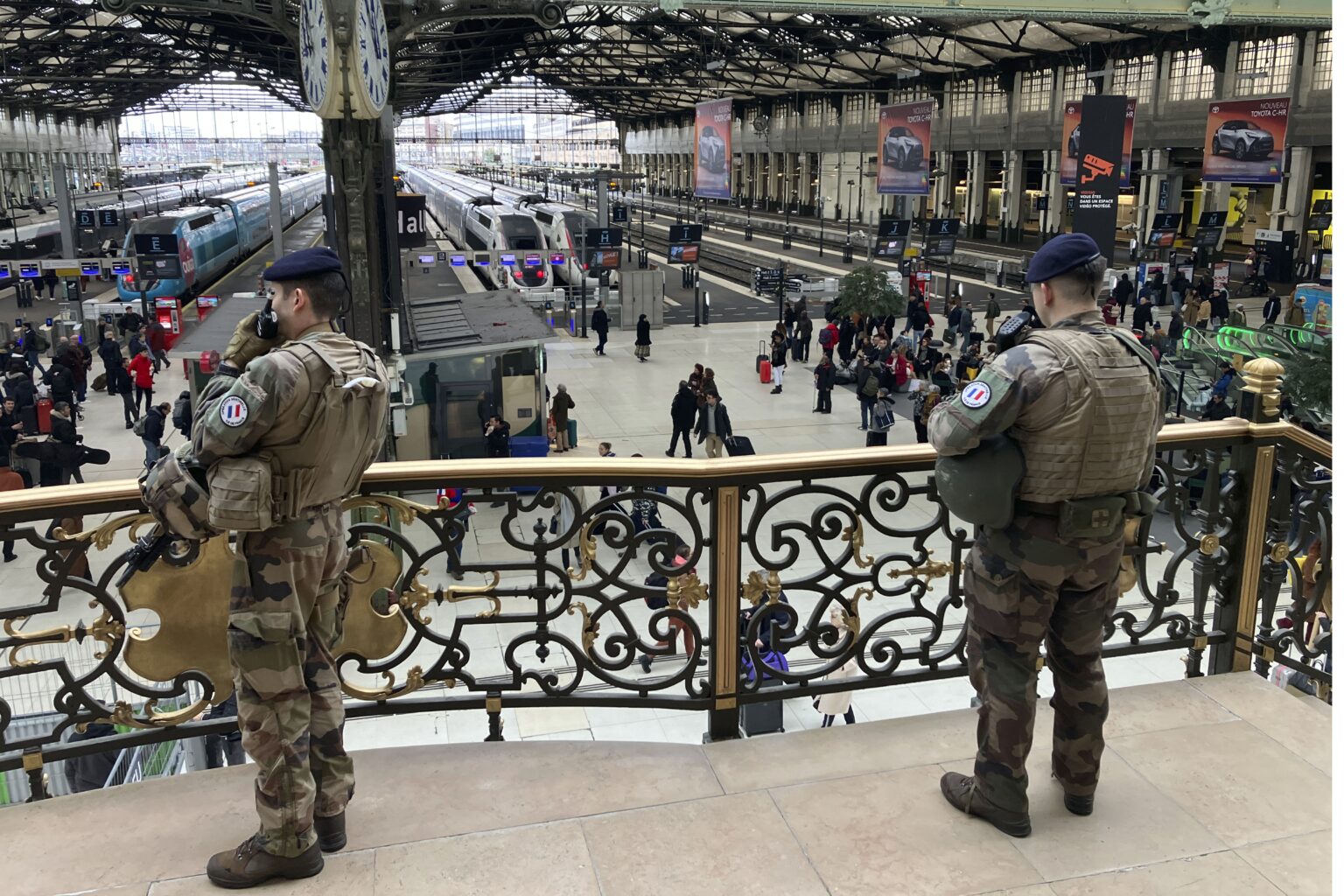 Insolite - Deux hommes arrêtés avec 10 millions d’euros de bijoux cachés dans un slip, gare de Lyon à Paris. (AP/Christophe Ena)