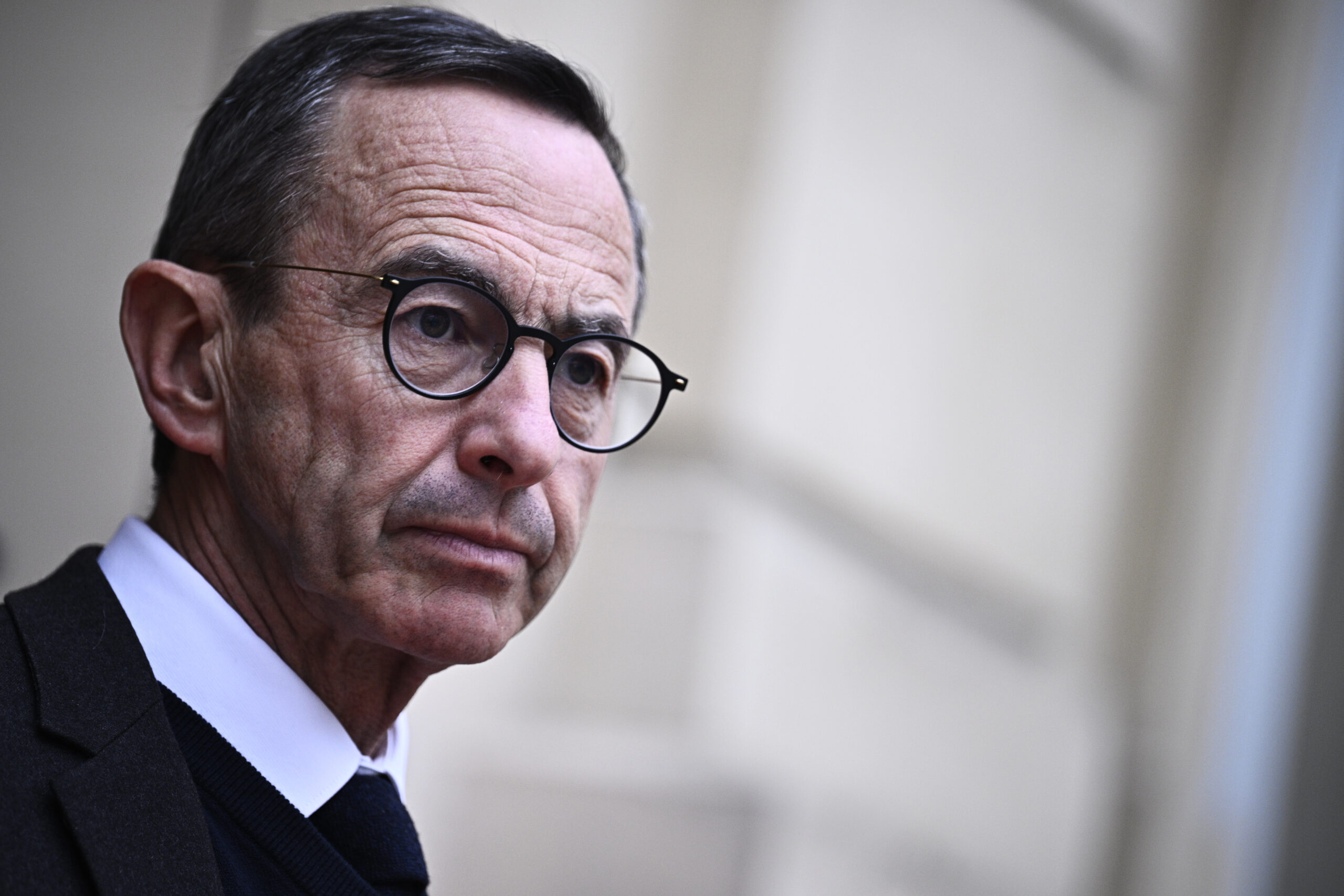 Drapeaux palestiniens sur les mairies : Retailleau impose la neutralité républicaine (Julien de Rosa, Pool via AP)