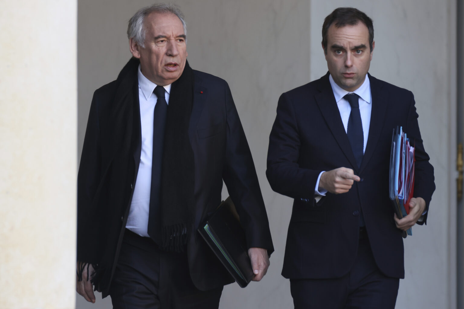Passation de pouvoir entre François Bayrou et Sébastien Lecornu ce mercredi à midi à Matignon (AP Photo/Thomas Padilla)