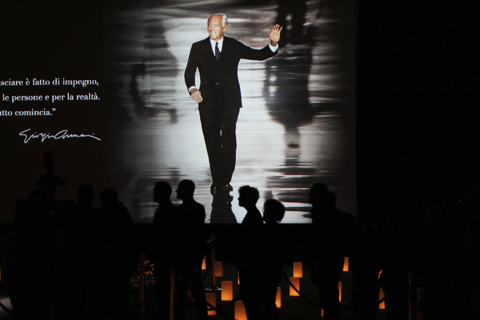 Des milliers de personnes à Milan pour un dernier hommage à Giorgio Armani (AP Photo/Antonio Calanni)