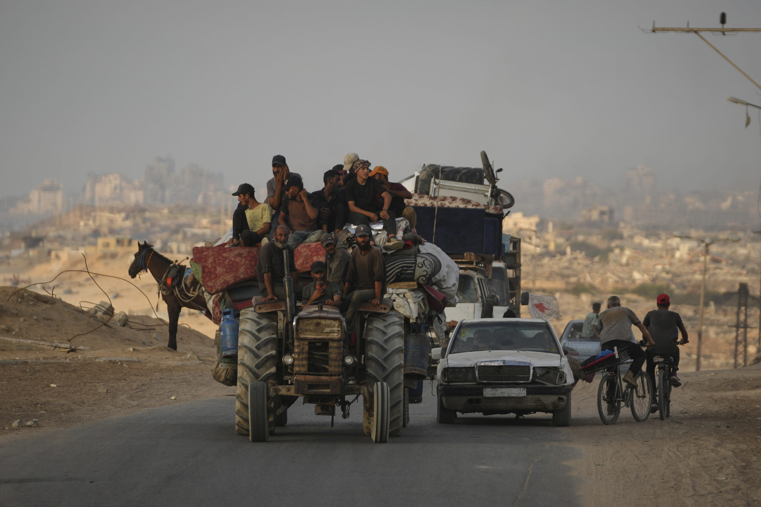 Un drone houthi frappe un aéroport israélien alors que l’armée intensifie ses attaques sur Gaza (AP Photo/Jehad Alshrafi)