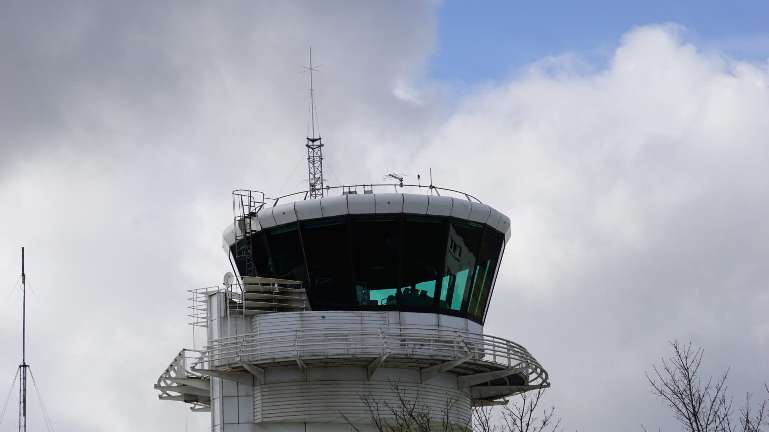 Ajaccio - un contrôleur aérien s’endort, un vol bloqué une heure dans le ciel @wikipedia commons