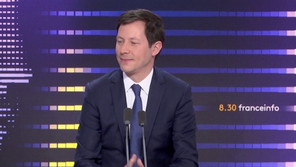 François-Xavier Bellamy prévient : «Nous censurerons un gouvernement PS qui mènerait la France au tapis» (image : France Info)