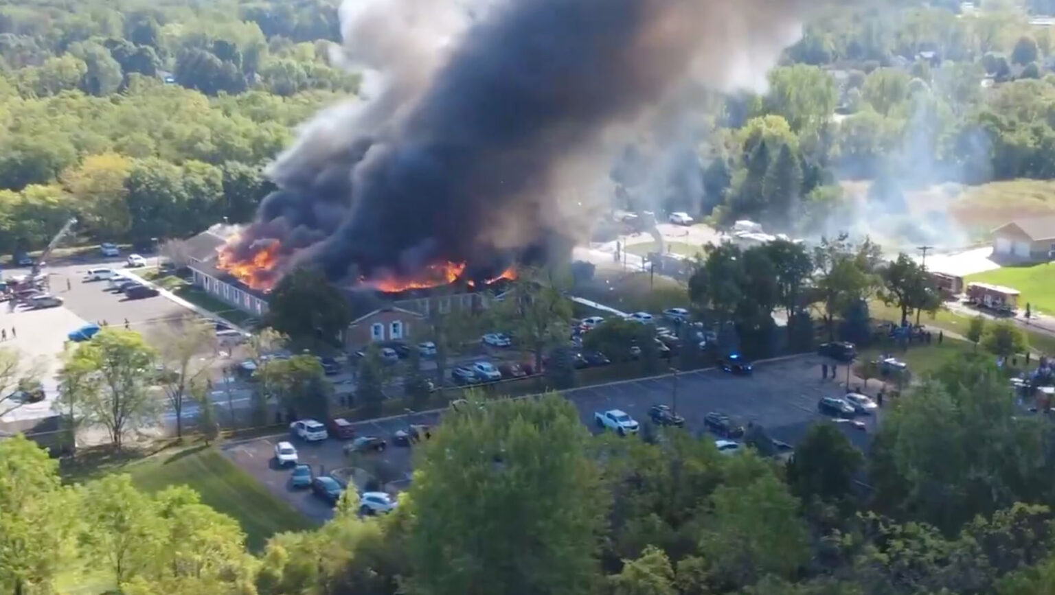 USA - Fusillade dans une église du Michigan, suivie d'un violent incendie. Plusieurs blessés, le suspect abattu. (AP)