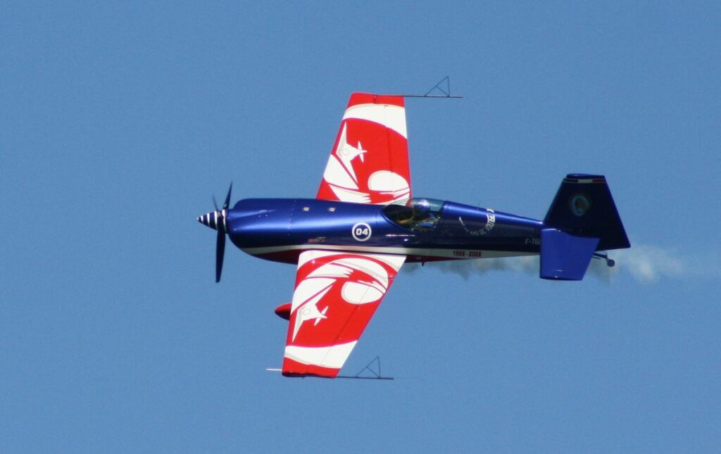 Crash à Uzein - un pilote sauve sa vie en parachute, l’avion s’écrase dans un bois @wikipedia commons