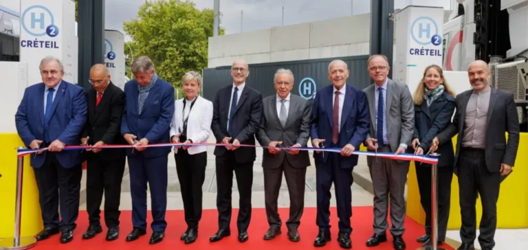 Créteil inaugure la plus grande station d’hydrogène renouvelable de France