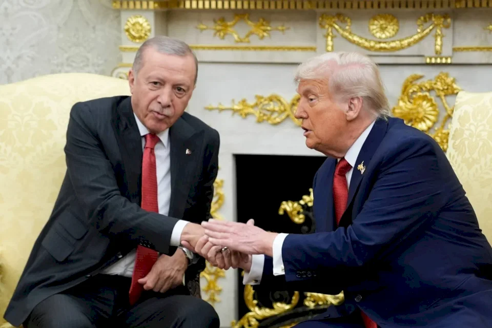 Erdogan salue des « progrès significatifs » après sa rencontre avec Trump à la Maison Blanche @AP