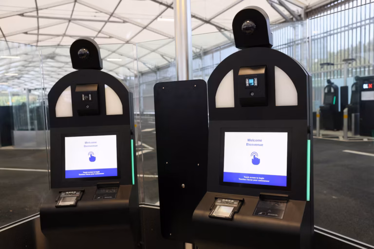 Eurotunnel assure que le déploiement progressif du nouveau système frontalier de l’UE évitera des perturbations au Royaume-Uni @AP