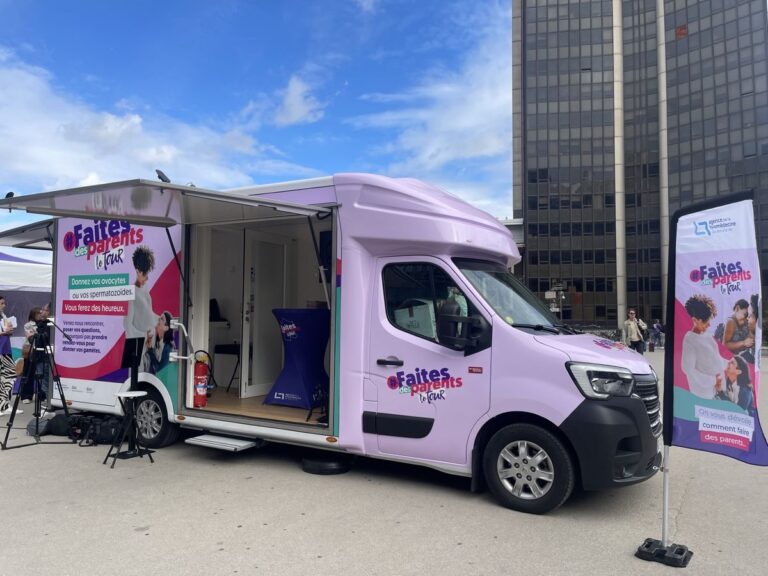 Face à la pénurie, un bus pour recruter donneurs et donneuses de gamètes
