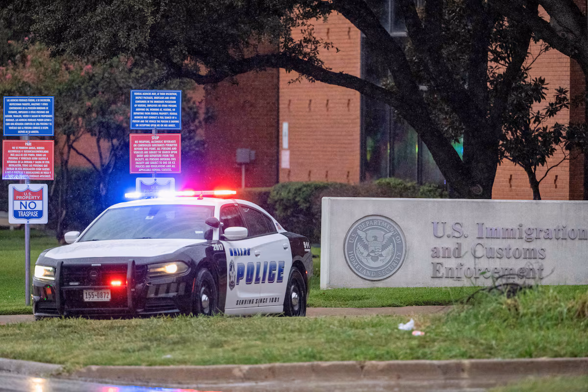 Attaque meurtrière contre un bureau de l’immigration à Dallas : le tireur laisse un message « ANTI-ICE » @AP